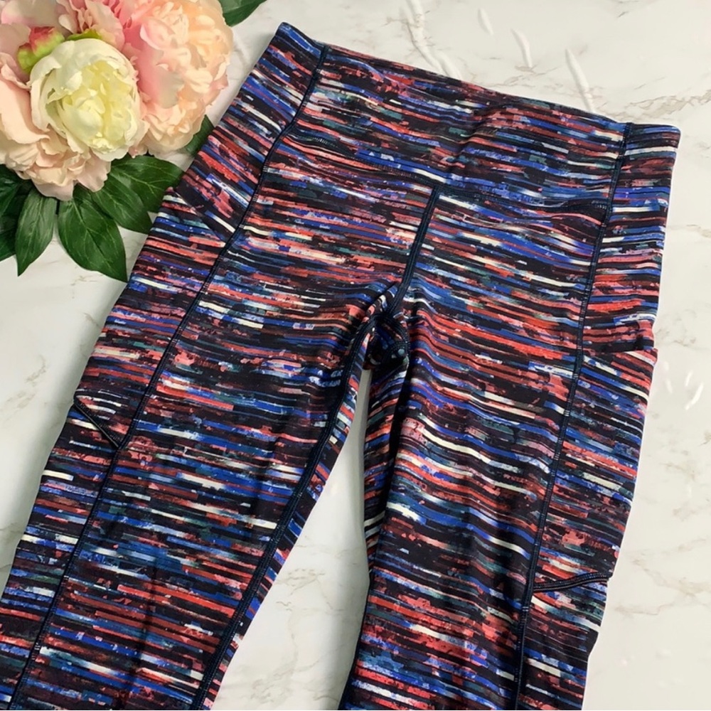 Lululemon Womens Mid Rise Multicolor Stripe Running Crop Luxtreme Size 6